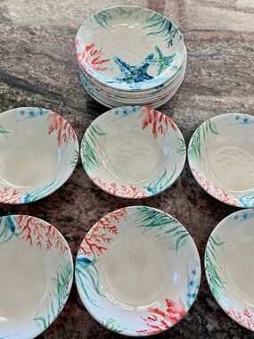 Lot of 18 Melamine Tropical Dinnerware, 12 Plates, 6 bowls
